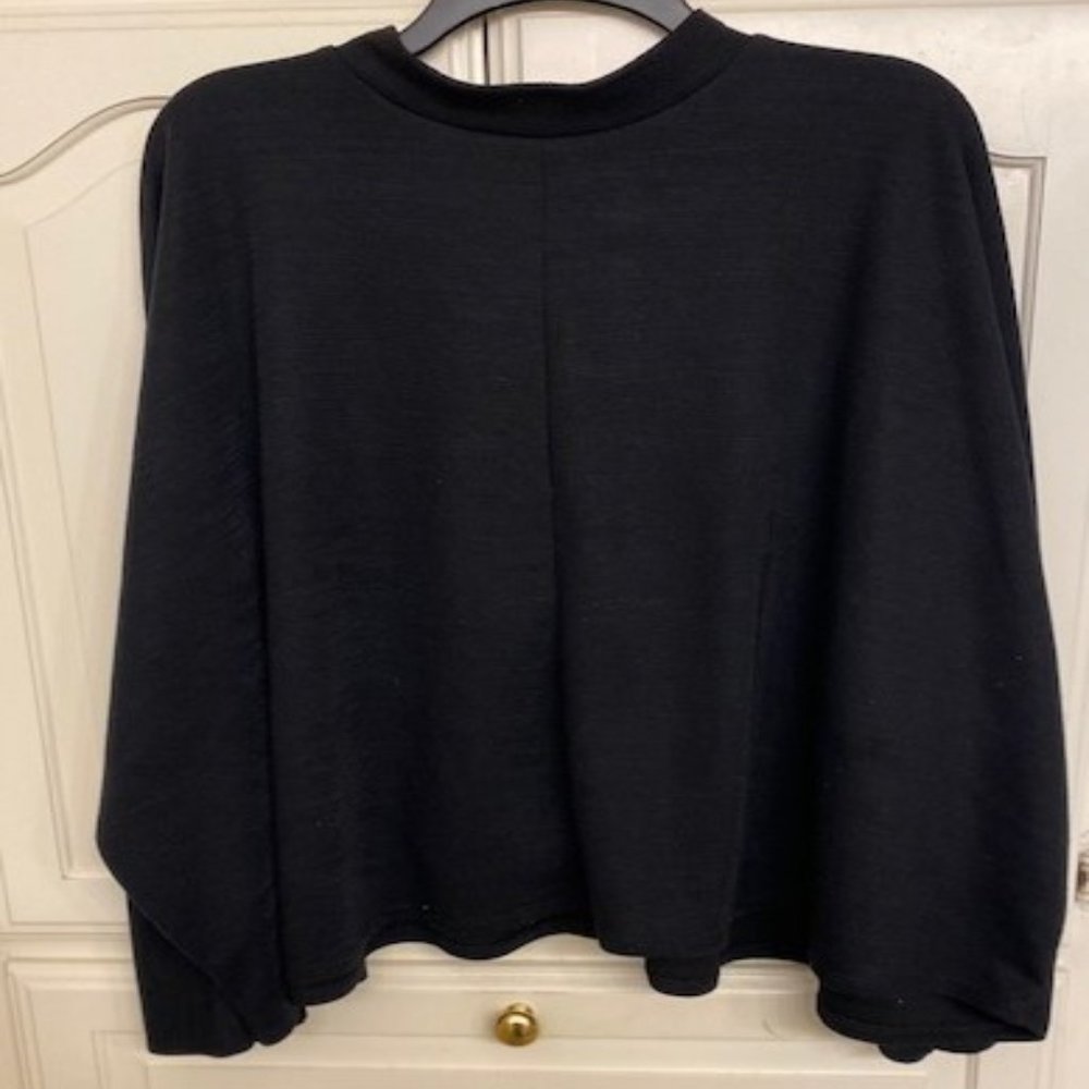 Black Short Semi-Crop Top